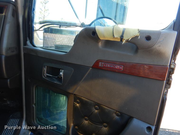 image for item JS9723 2007 Kenworth W900  semi truck