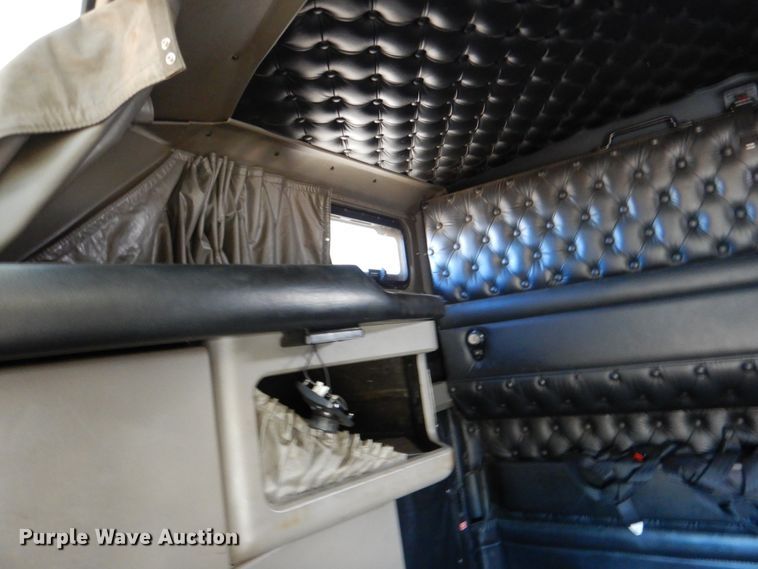 image for item JS9723 2007 Kenworth W900  semi truck