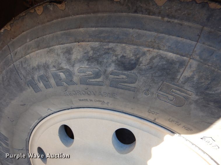 image for item JS9723 2007 Kenworth W900  semi truck