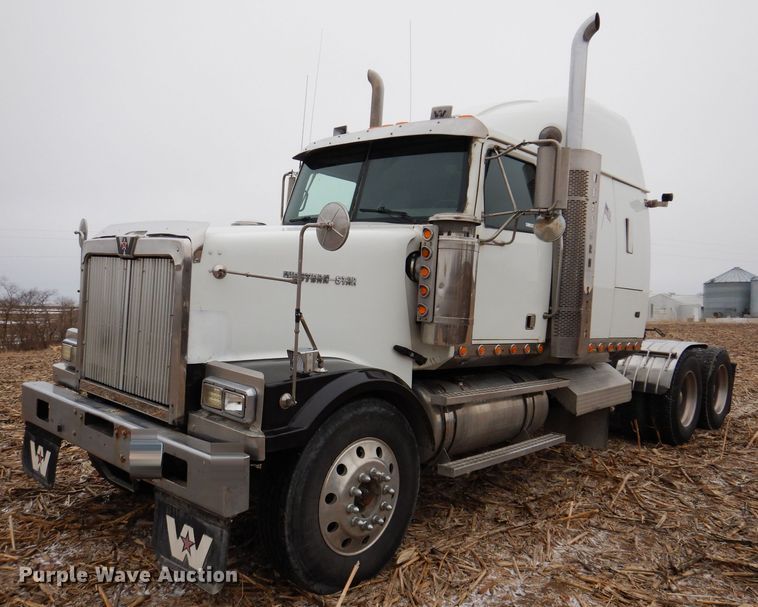 image for item KG9984 2004 Western Star 4900FA  semi truck