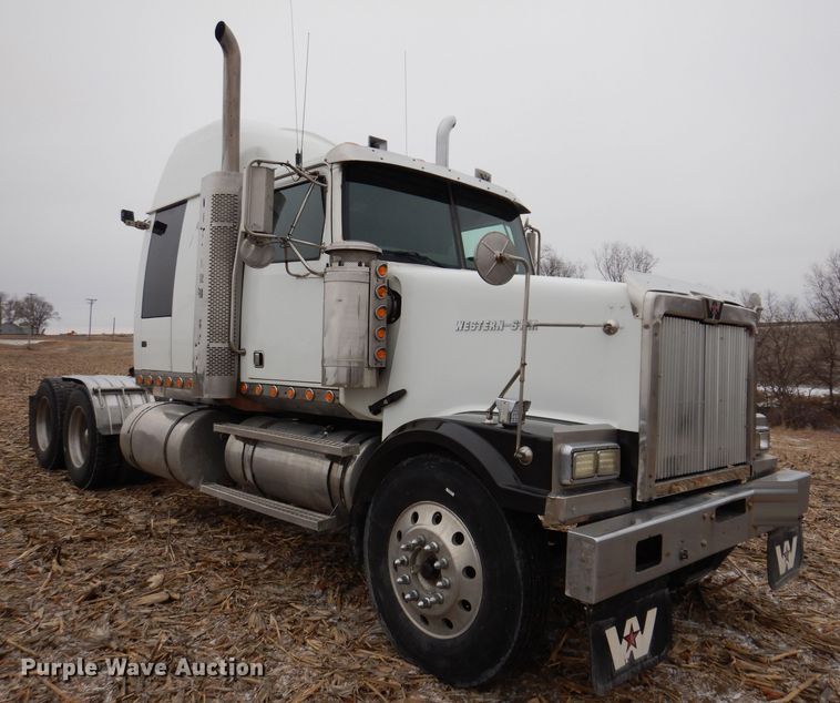 image for item KG9984 2004 Western Star 4900FA  semi truck