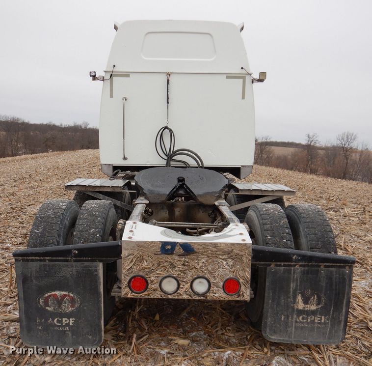 image for item KG9984 2004 Western Star 4900FA  semi truck