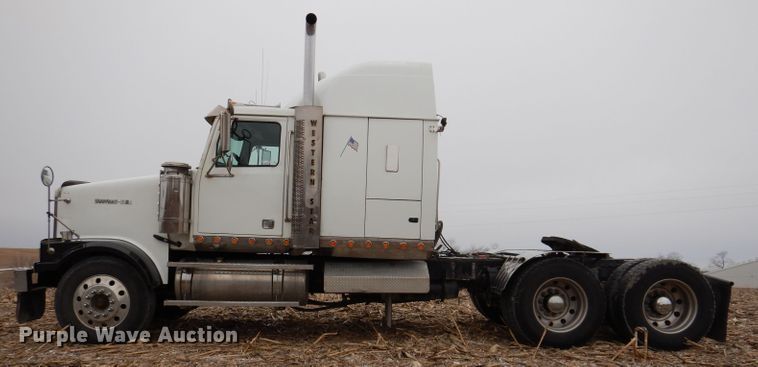 image for item KG9984 2004 Western Star 4900FA  semi truck