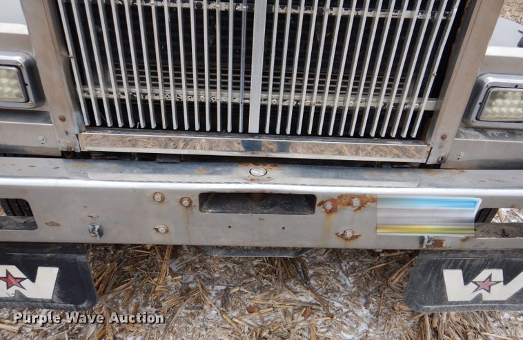 image for item KG9984 2004 Western Star 4900FA  semi truck