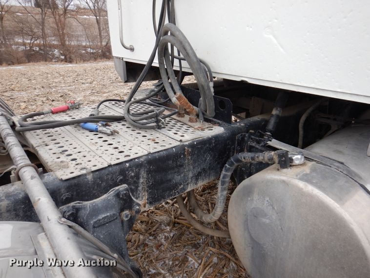 image for item KG9984 2004 Western Star 4900FA  semi truck