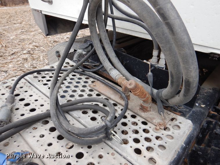 image for item KG9984 2004 Western Star 4900FA  semi truck