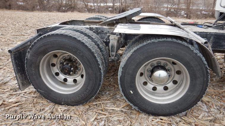 image for item KG9984 2004 Western Star 4900FA  semi truck