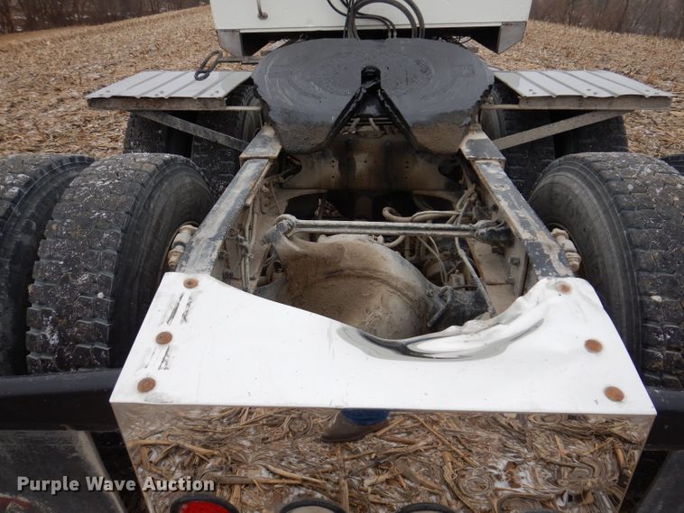 image for item KG9984 2004 Western Star 4900FA  semi truck