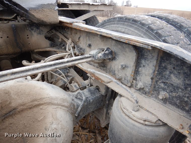 image for item KG9984 2004 Western Star 4900FA  semi truck