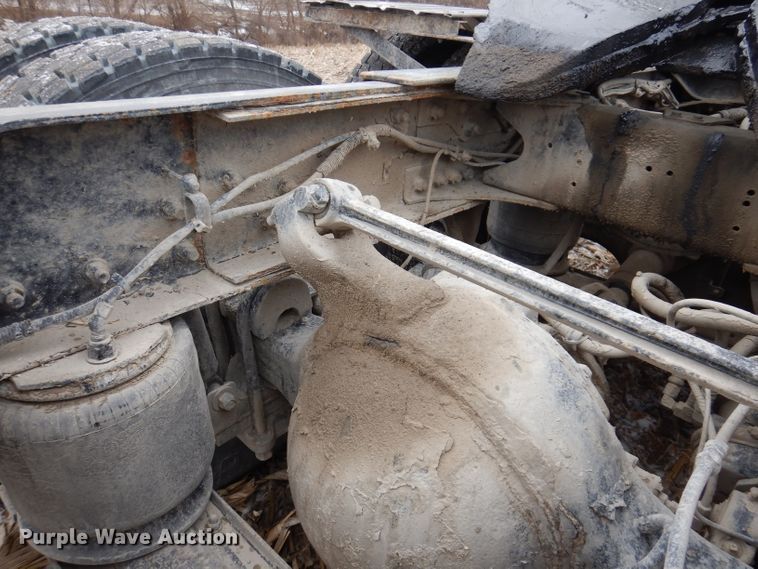 image for item KG9984 2004 Western Star 4900FA  semi truck