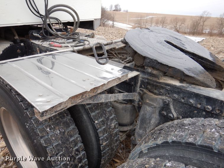 image for item KG9984 2004 Western Star 4900FA  semi truck