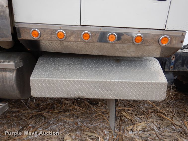 image for item KG9984 2004 Western Star 4900FA  semi truck