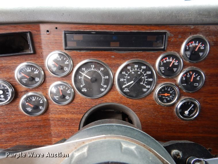 image for item KG9984 2004 Western Star 4900FA  semi truck