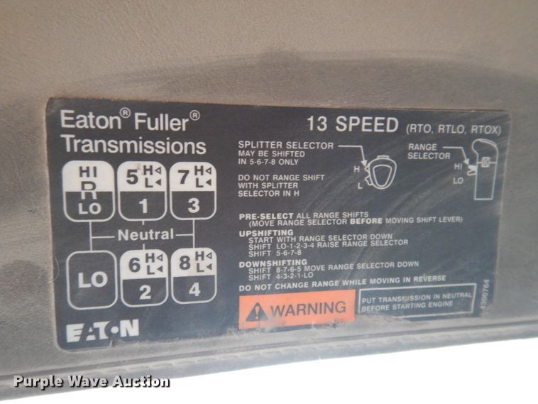 image for item KG9984 2004 Western Star 4900FA  semi truck