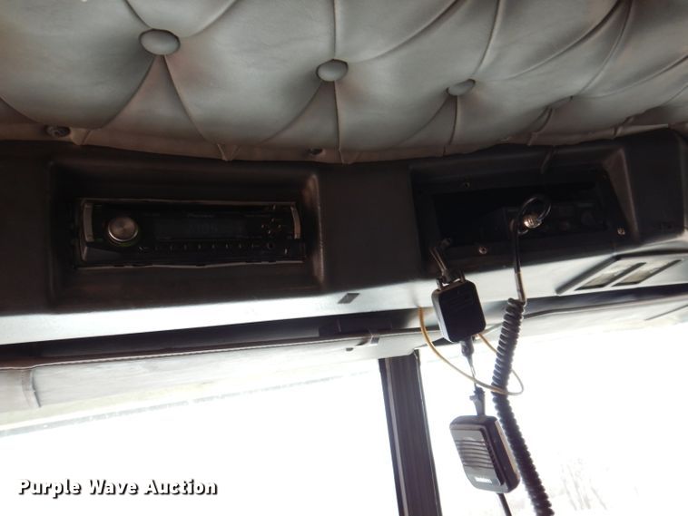 image for item KG9984 2004 Western Star 4900FA  semi truck