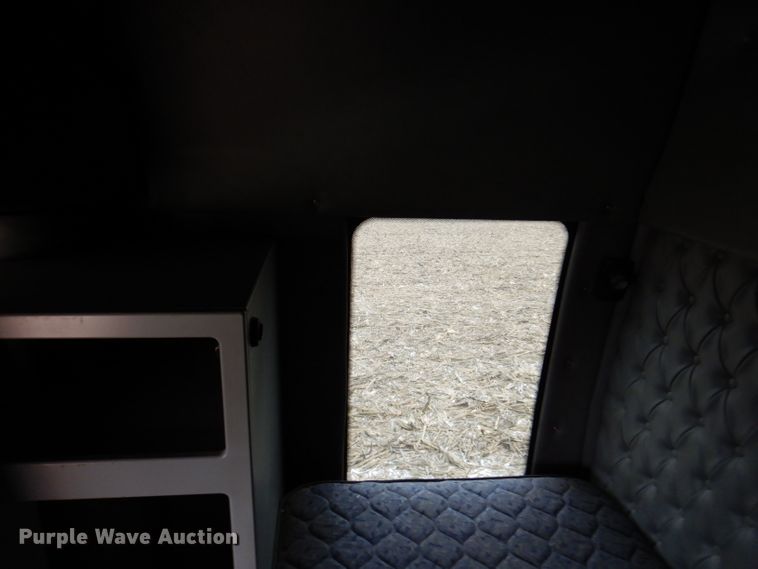 image for item KG9984 2004 Western Star 4900FA  semi truck