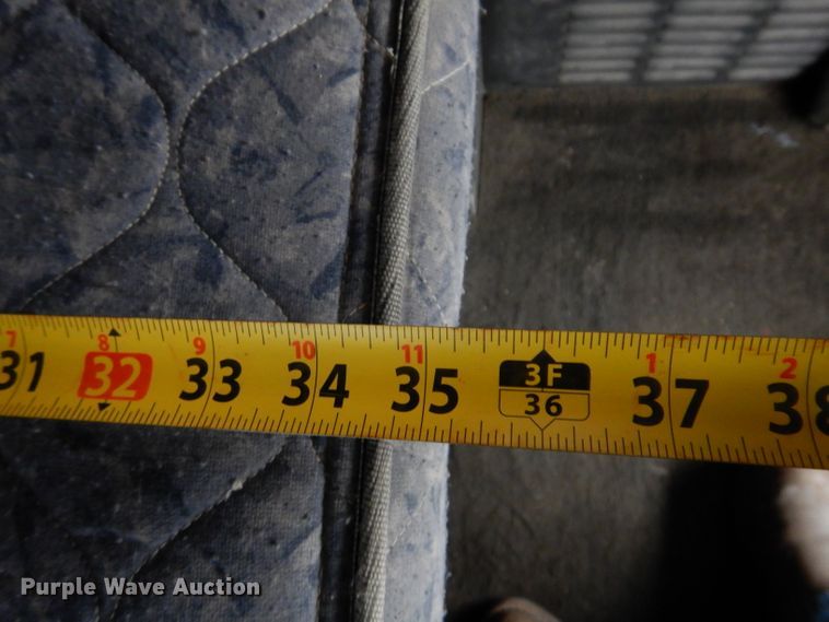 image for item KG9984 2004 Western Star 4900FA  semi truck