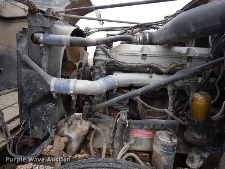 image for item KG9984 2004 Western Star 4900FA  semi truck