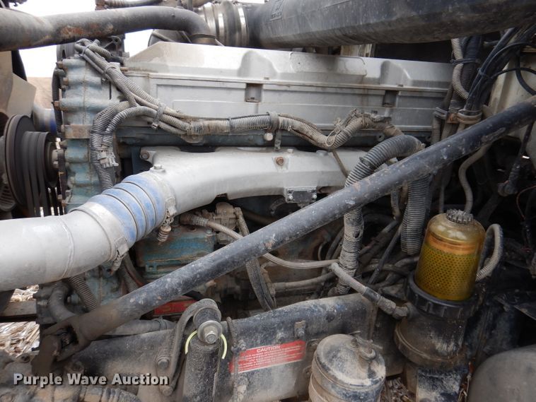 image for item KG9984 2004 Western Star 4900FA  semi truck