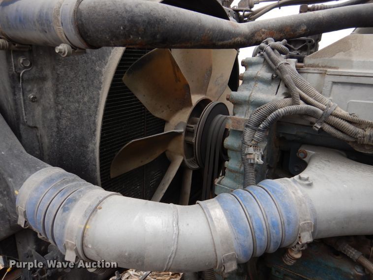 image for item KG9984 2004 Western Star 4900FA  semi truck