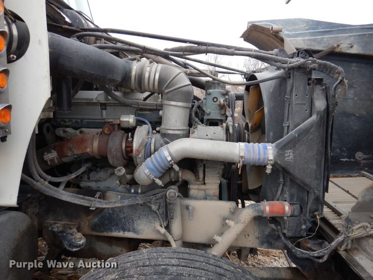 image for item KG9984 2004 Western Star 4900FA  semi truck