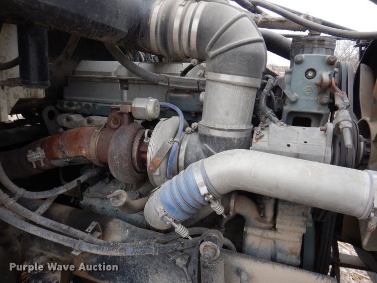 image for item KG9984 2004 Western Star 4900FA  semi truck