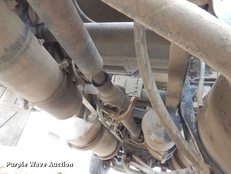 image for item KG9984 2004 Western Star 4900FA  semi truck