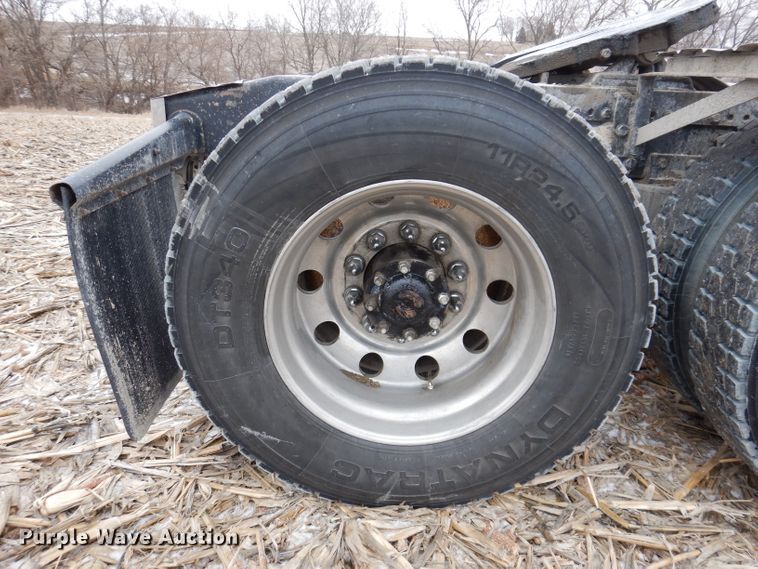 image for item KG9984 2004 Western Star 4900FA  semi truck