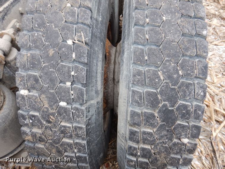 image for item KG9984 2004 Western Star 4900FA  semi truck