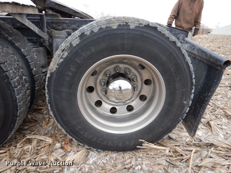 image for item KG9984 2004 Western Star 4900FA  semi truck
