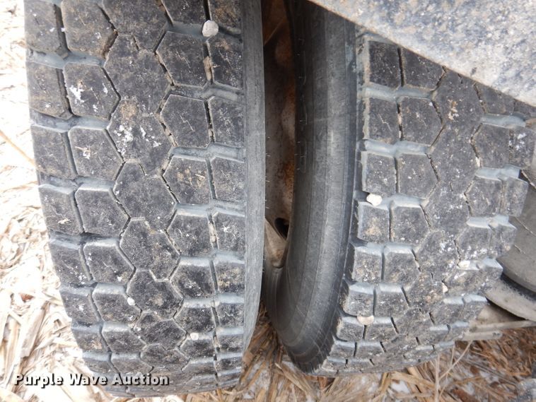 image for item KG9984 2004 Western Star 4900FA  semi truck