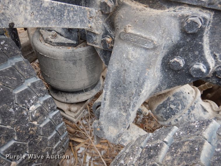 image for item KG9984 2004 Western Star 4900FA  semi truck