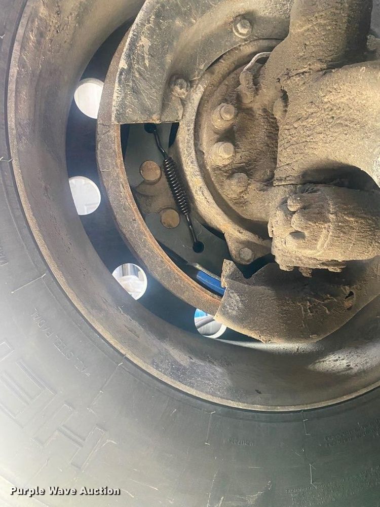 image for item KG9984 2004 Western Star 4900FA  semi truck