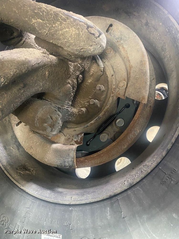 image for item KG9984 2004 Western Star 4900FA  semi truck