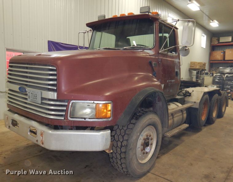 image for item KG9987 1993 Ford LTLS9000  semi truck