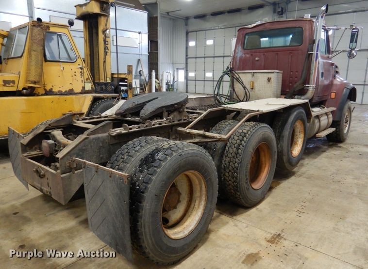 image for item KG9987 1993 Ford LTLS9000  semi truck