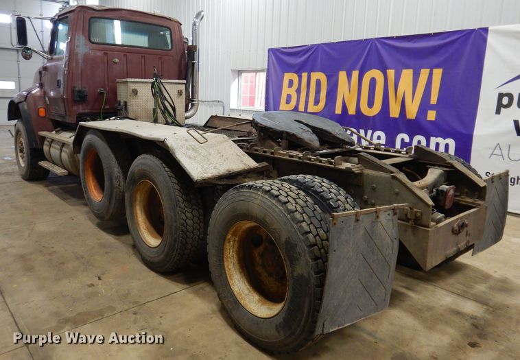 image for item KG9987 1993 Ford LTLS9000  semi truck