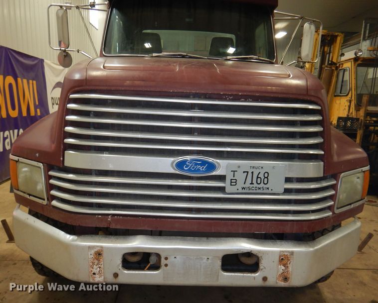 image for item KG9987 1993 Ford LTLS9000  semi truck