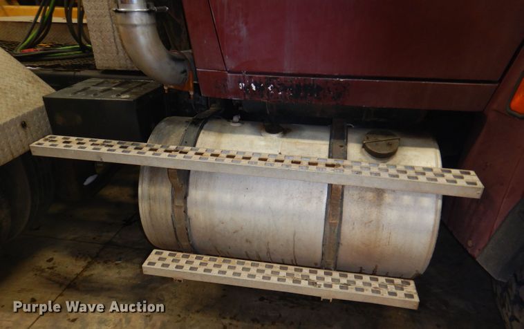 image for item KG9987 1993 Ford LTLS9000  semi truck