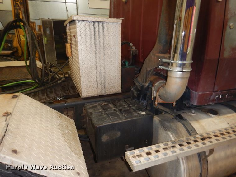 image for item KG9987 1993 Ford LTLS9000  semi truck