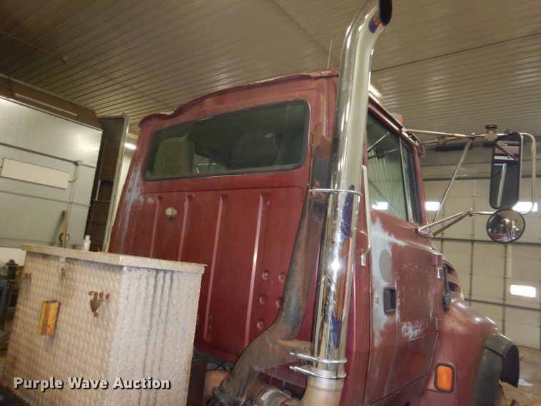 image for item KG9987 1993 Ford LTLS9000  semi truck