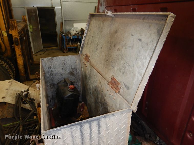 image for item KG9987 1993 Ford LTLS9000  semi truck