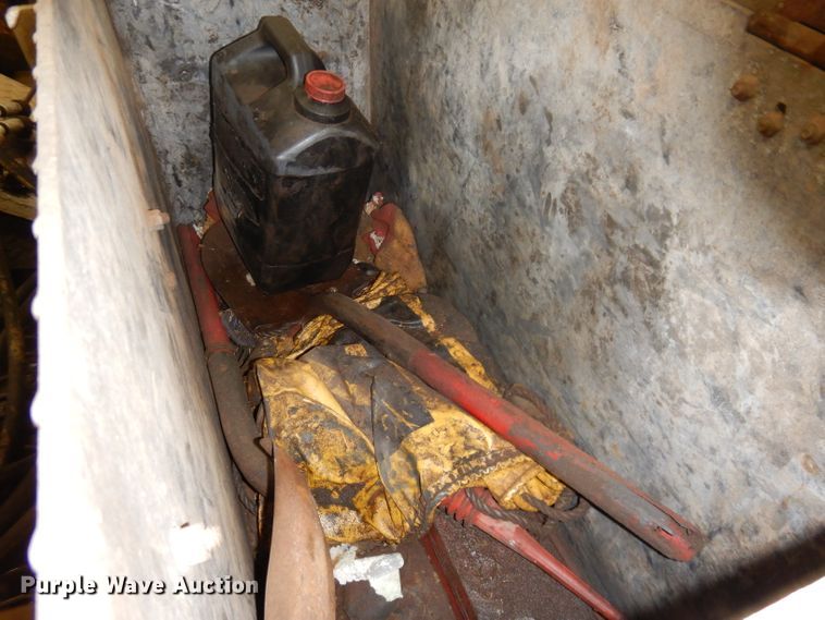 image for item KG9987 1993 Ford LTLS9000  semi truck