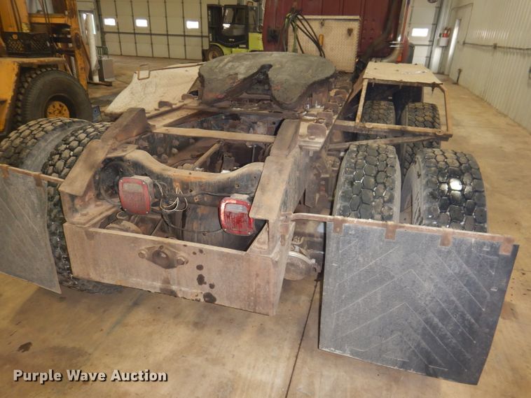 image for item KG9987 1993 Ford LTLS9000  semi truck