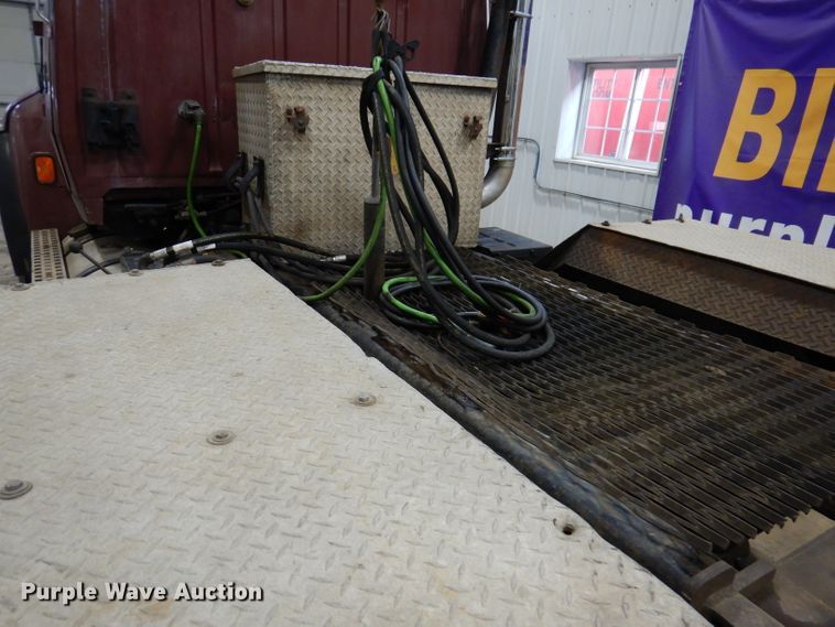 image for item KG9987 1993 Ford LTLS9000  semi truck