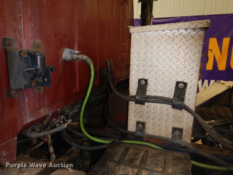 image for item KG9987 1993 Ford LTLS9000  semi truck