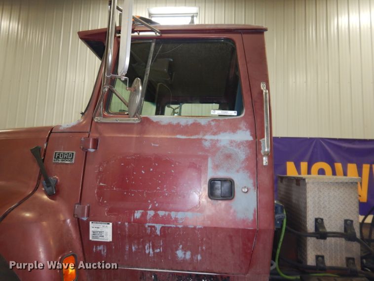 image for item KG9987 1993 Ford LTLS9000  semi truck