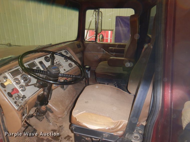 image for item KG9987 1993 Ford LTLS9000  semi truck