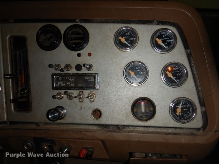 image for item KG9987 1993 Ford LTLS9000  semi truck