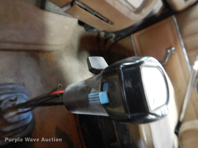 image for item KG9987 1993 Ford LTLS9000  semi truck